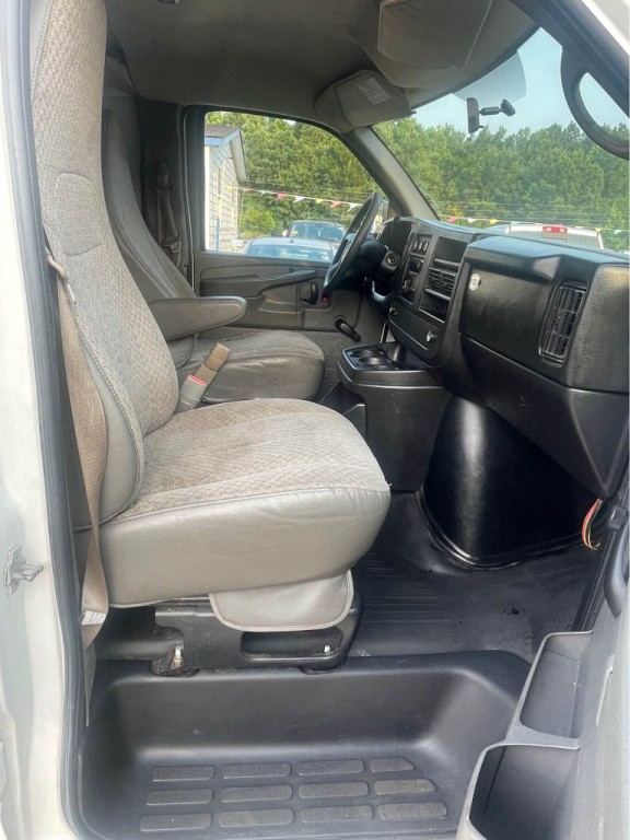 2013 GMC Savana Image 8