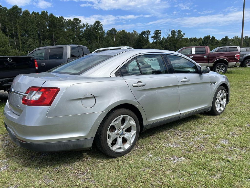 2010 Ford Taurus Image 2