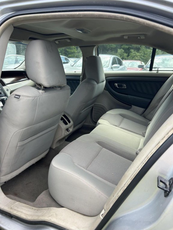 2010 Ford Taurus Image 5
