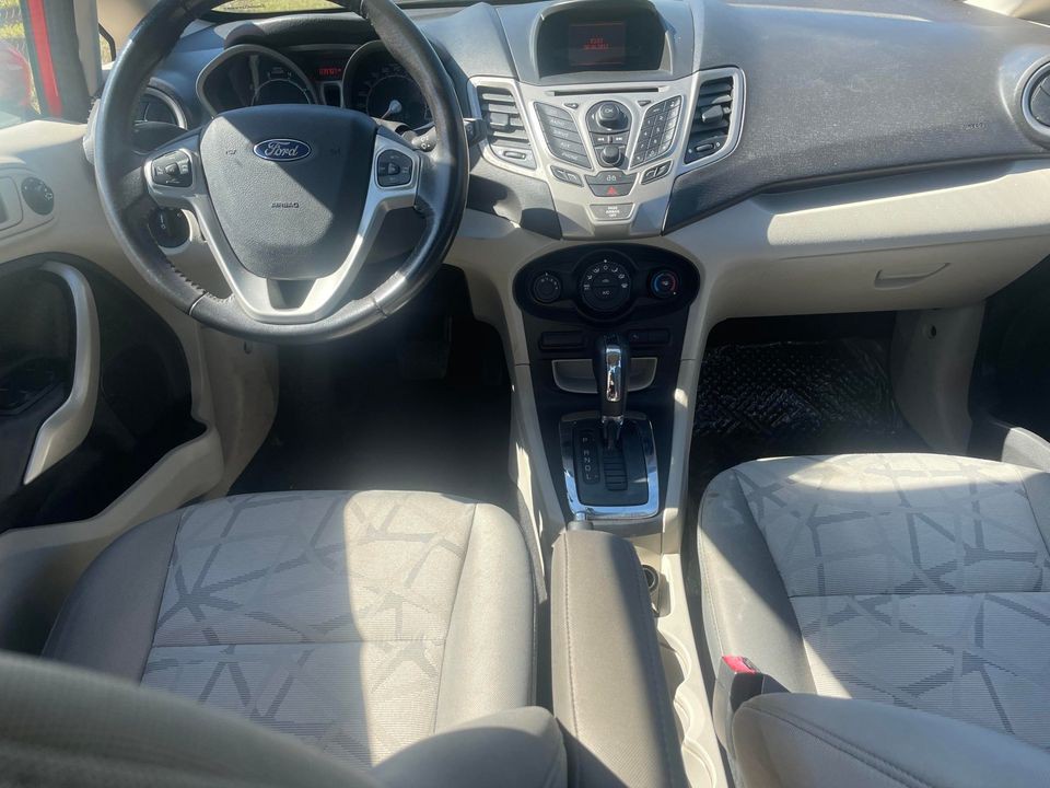 2013 Ford Fiesta Image 6