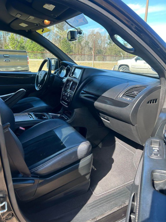 2017 Dodge Grand Caravan Image 6