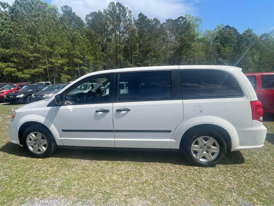 2013 Dodge Grand Caravan Image 2