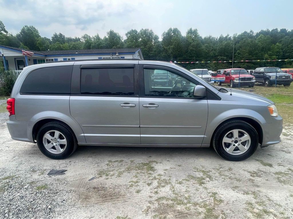 2013 Dodge Grand Caravan Image 2