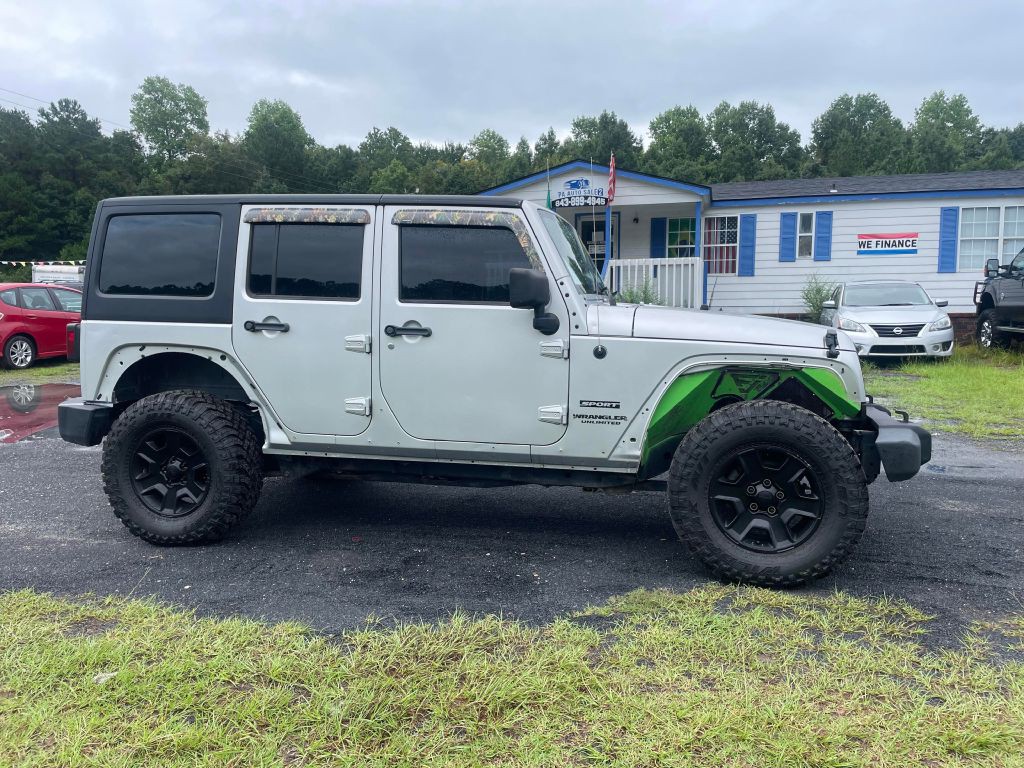2011 Jeep Wrangler Unlimited Image 2