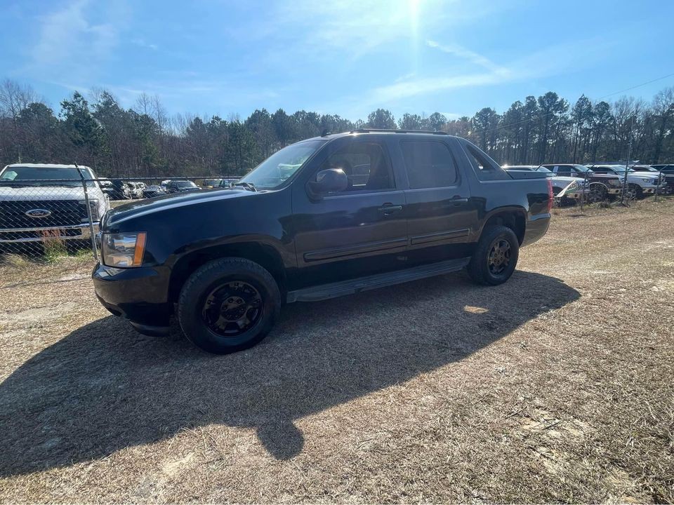 2007 Chevrolet Avalanche Image 2