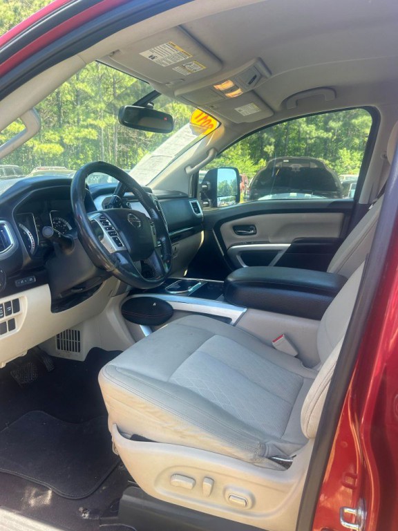 2017 Nissan Titan Image 5