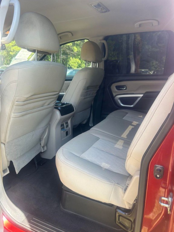 2017 Nissan Titan Image 6