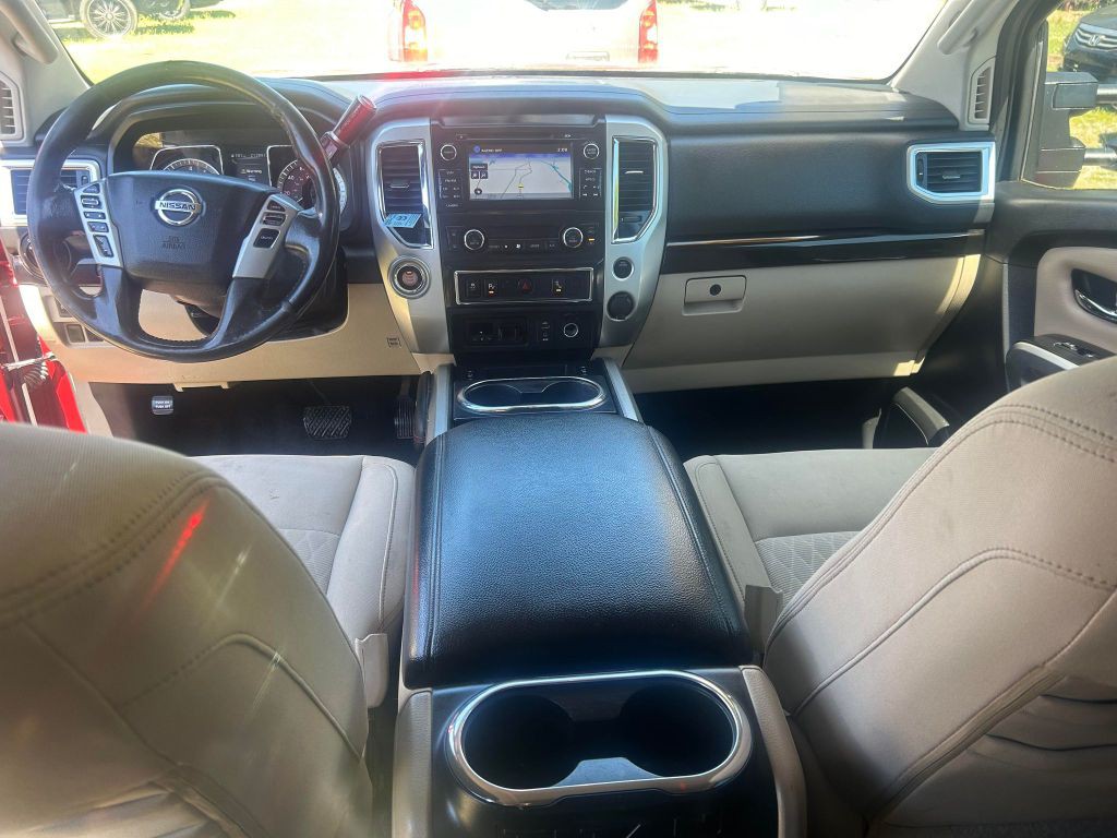 2017 Nissan Titan Image 7