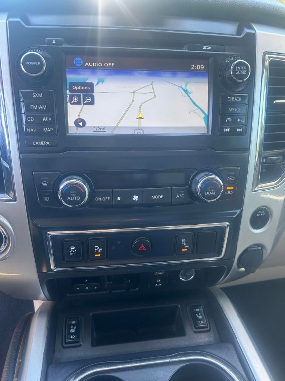 2017 Nissan Titan Image 8