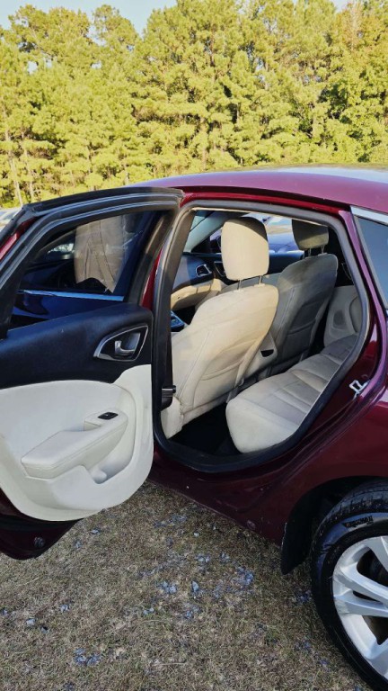 2015 Chrysler 200 Image 4