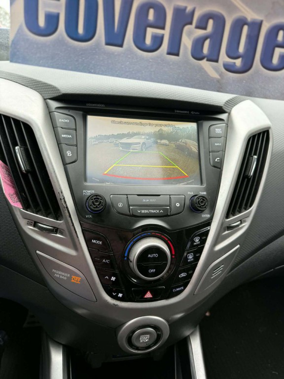 2016 Hyundai Veloster Image 8