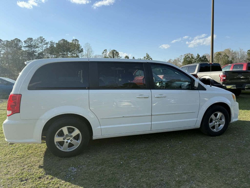 2011 Dodge Grand Caravan Image 2