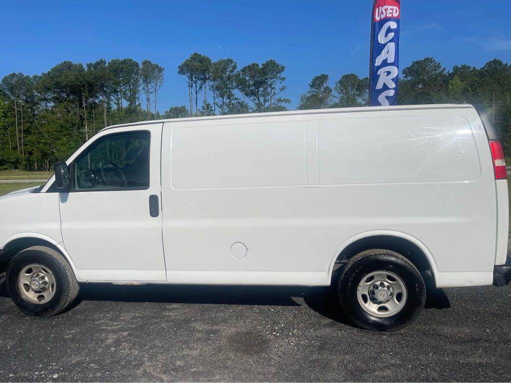 2011 Chevrolet Express Image 2