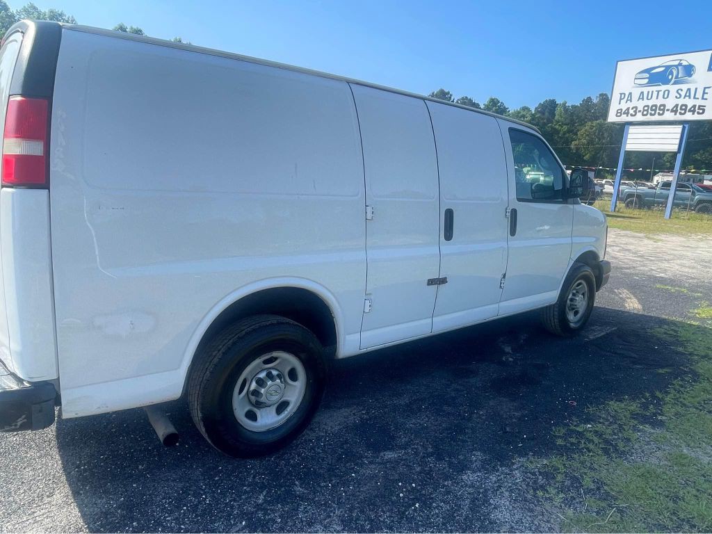 2011 Chevrolet Express Image 4