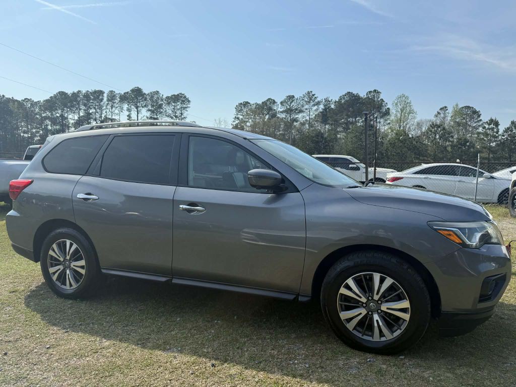 2018 Nissan Pathfinder Image 2
