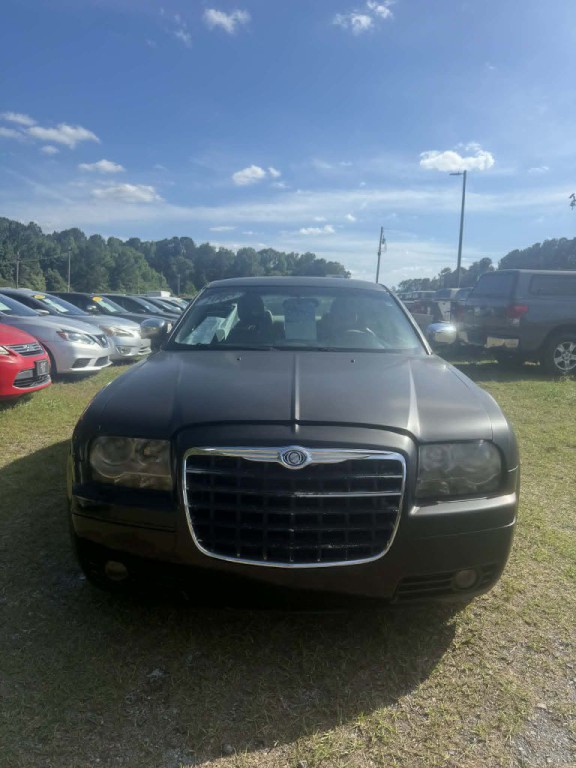 2005 Chrysler 300 Image 1