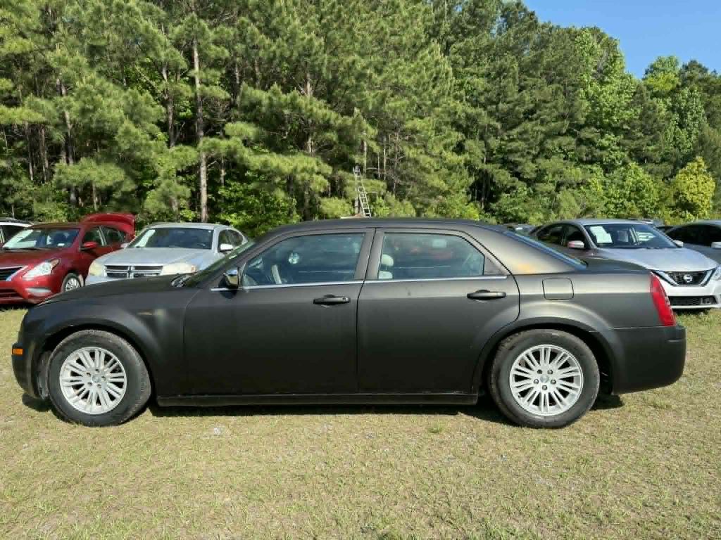 2005 Chrysler 300 Image 5