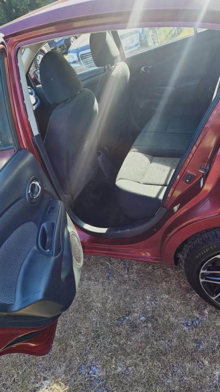 2016 Nissan Versa Image 3