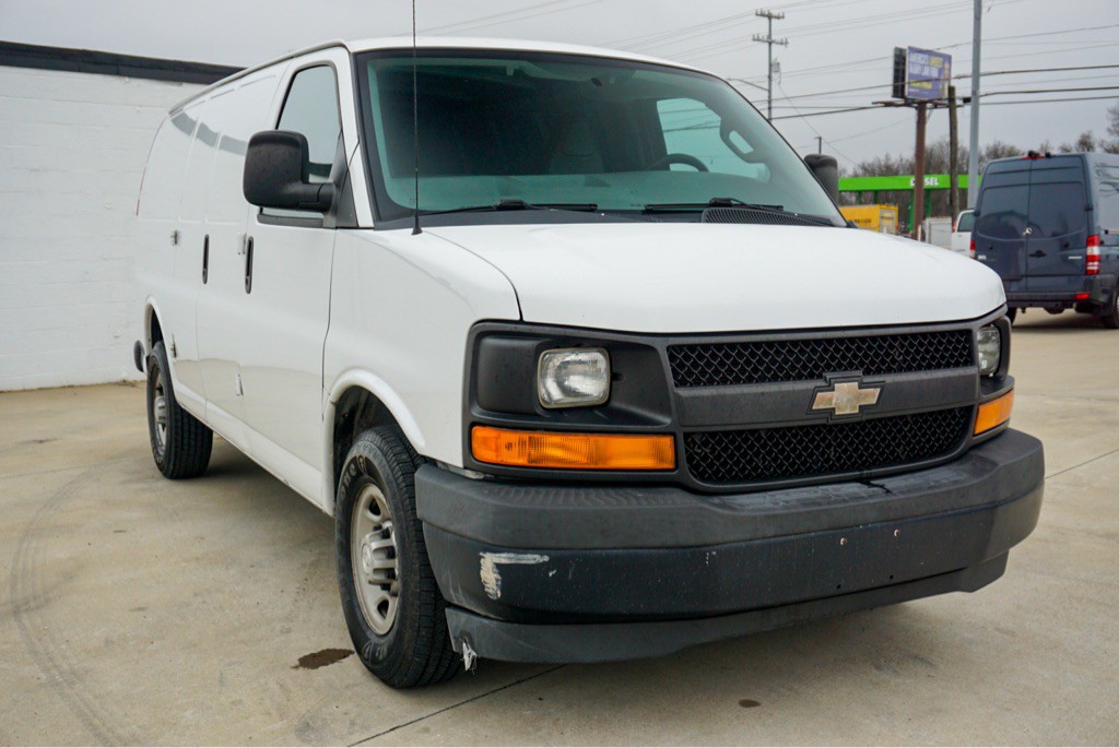 2017 Chevrolet Express Image 4