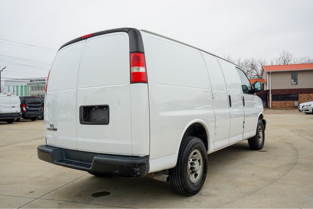 2017 Chevrolet Express Image 6
