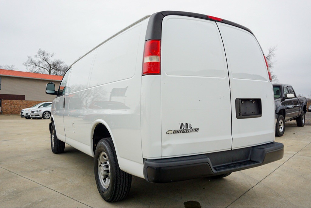 2017 Chevrolet Express Image 8