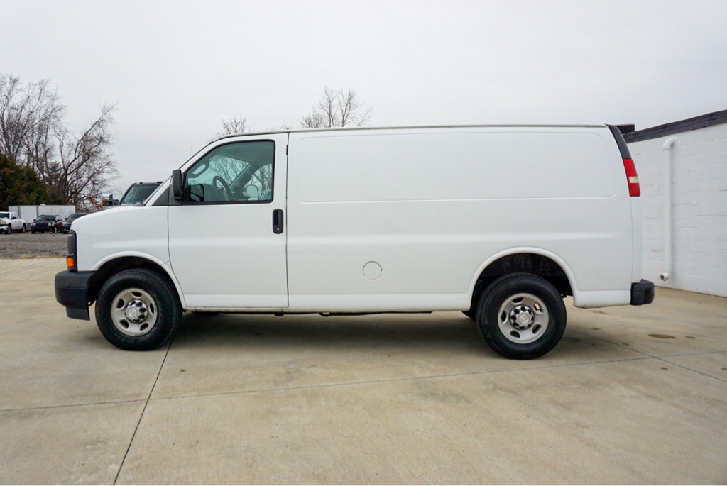 2017 Chevrolet Express Image 9