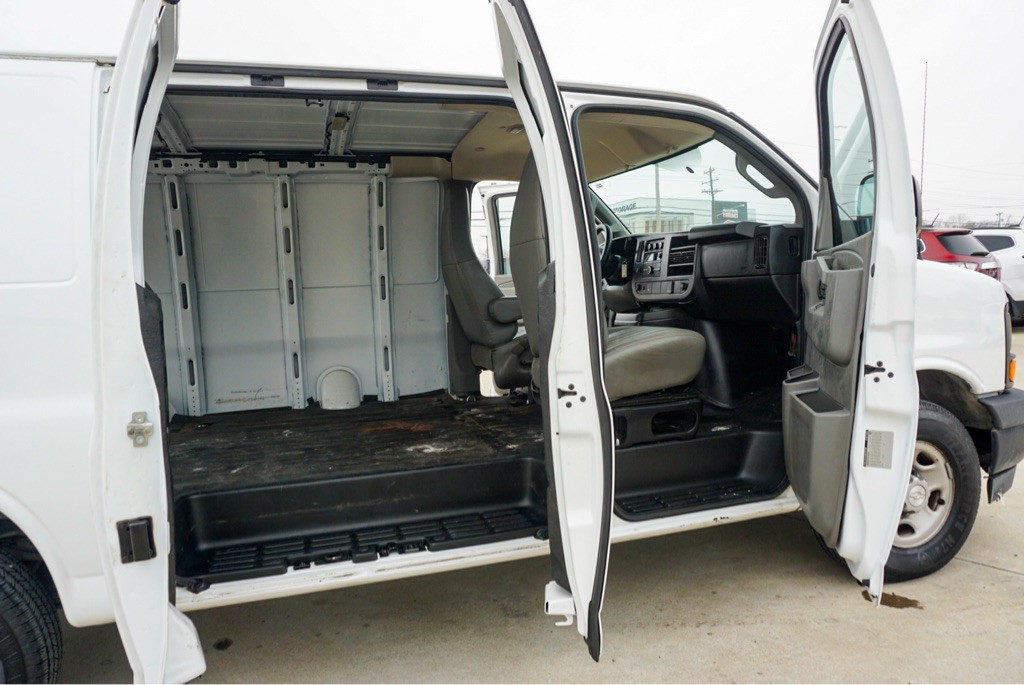 2017 Chevrolet Express Image 12