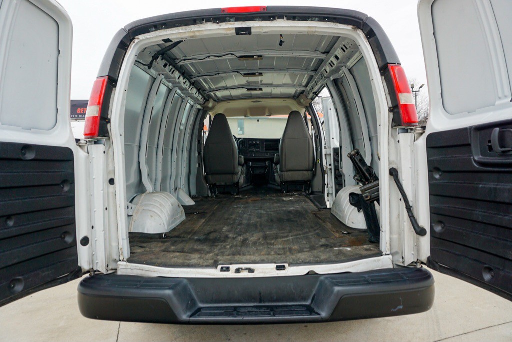 2017 Chevrolet Express Image 13