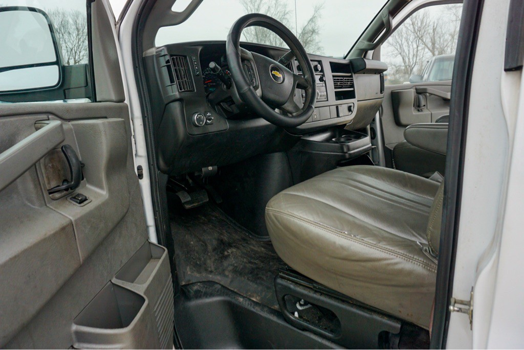 2017 Chevrolet Express Image 14