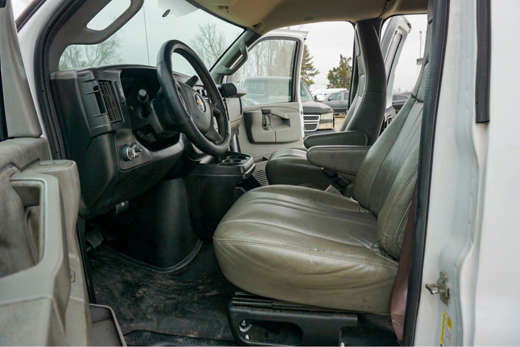 2017 Chevrolet Express Image 15