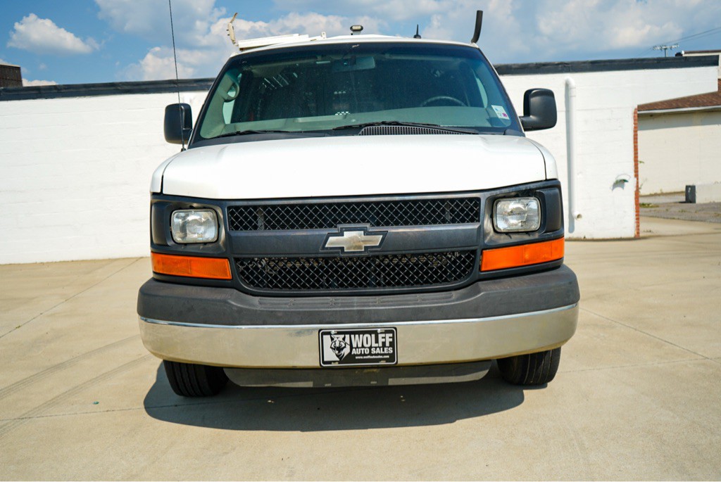 2014 Chevrolet Express Image 3