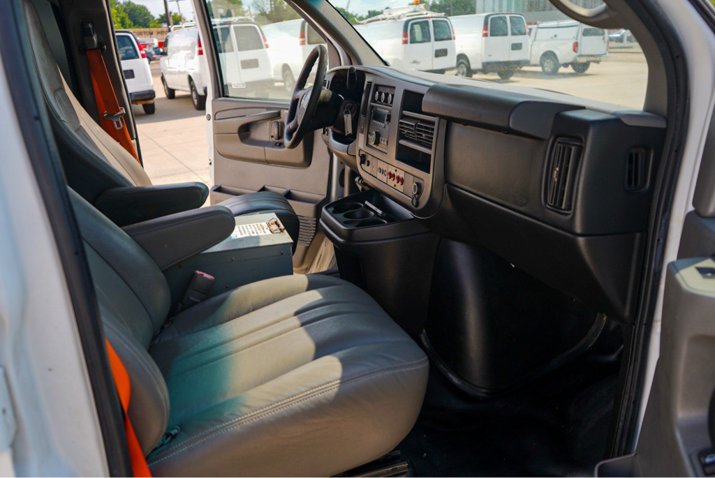 2014 Chevrolet Express Image 10