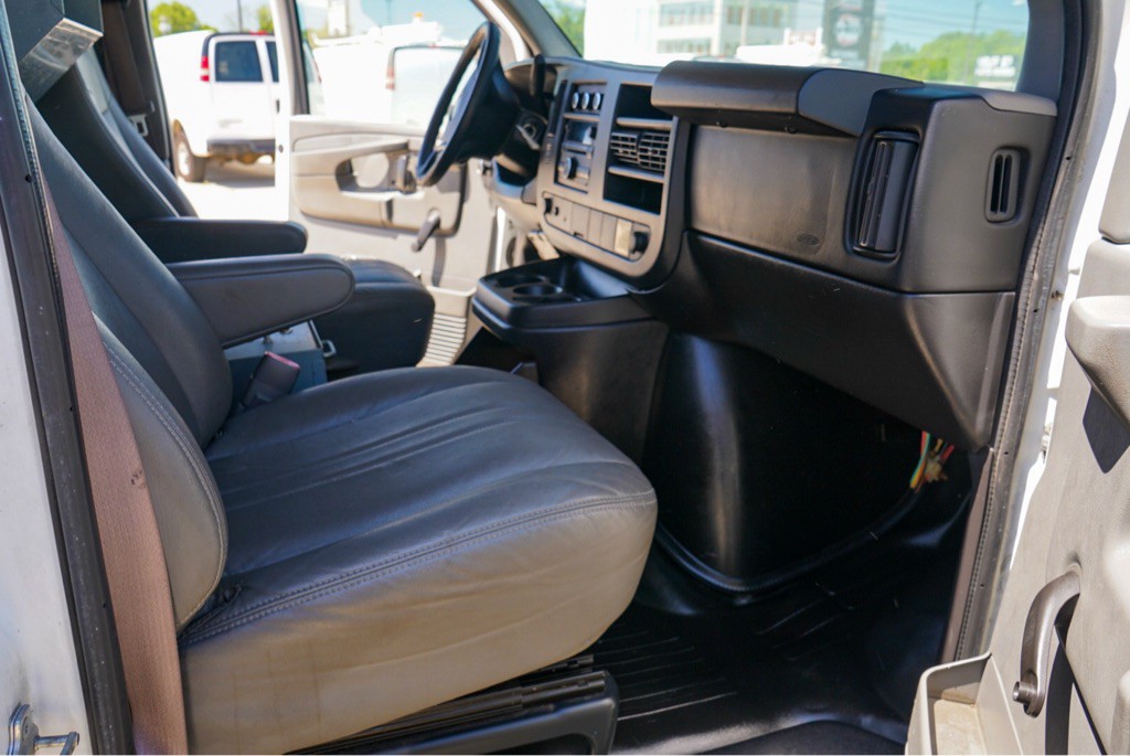2012 Chevrolet Express Image 11