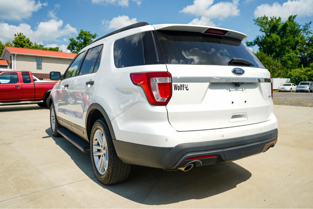 2017 Ford Explorer Image 8