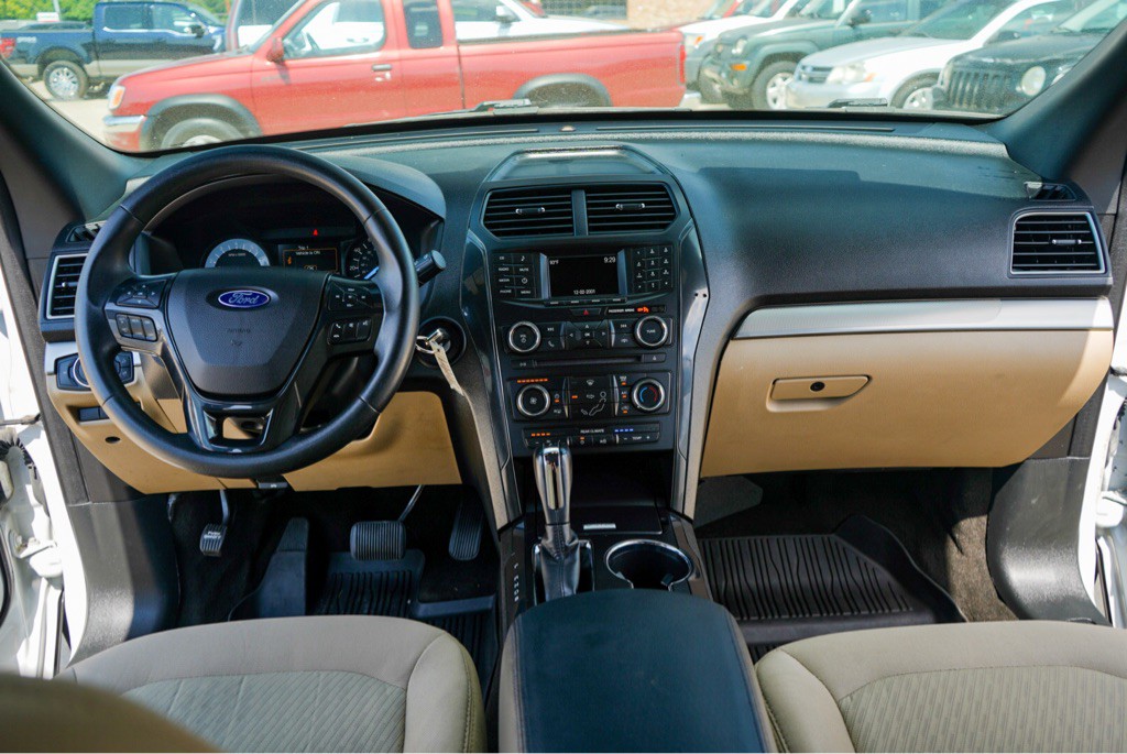 2017 Ford Explorer Image 14