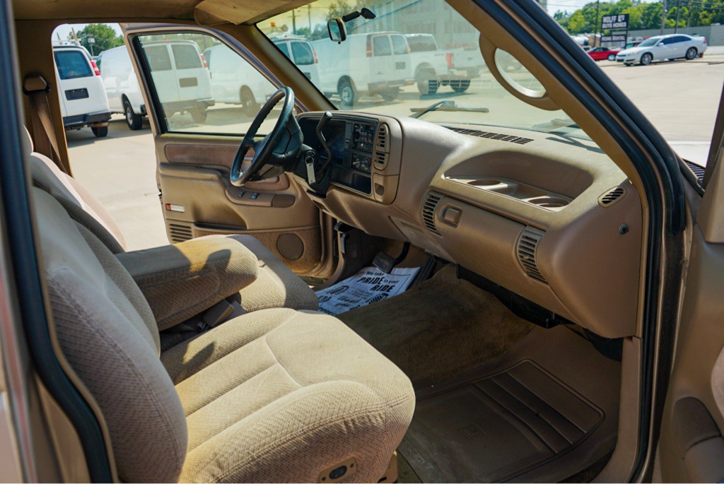 1995 GMC Sierra Image 10