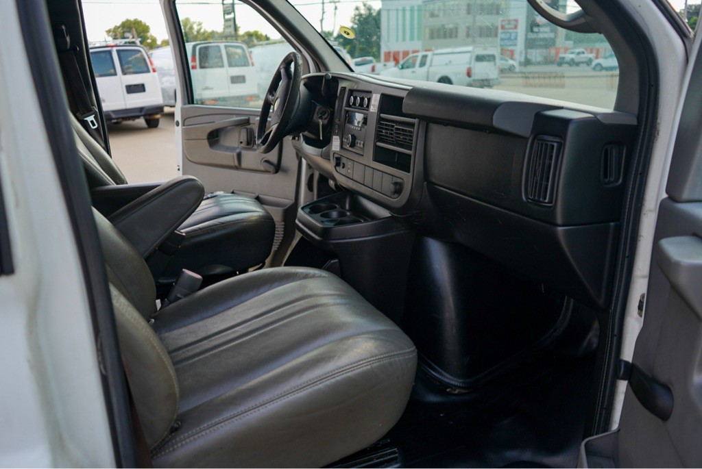 2012 Chevrolet Express Image 10