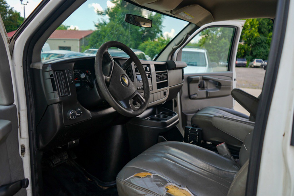 2012 Chevrolet Express Image 13
