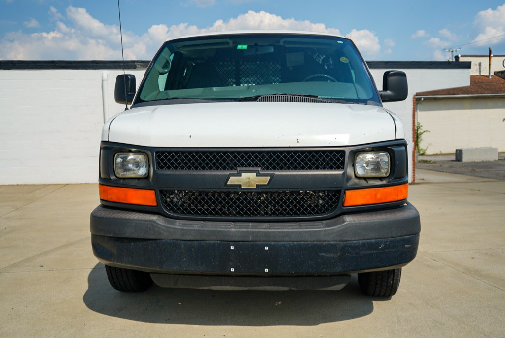 2012 Chevrolet Express Image 3
