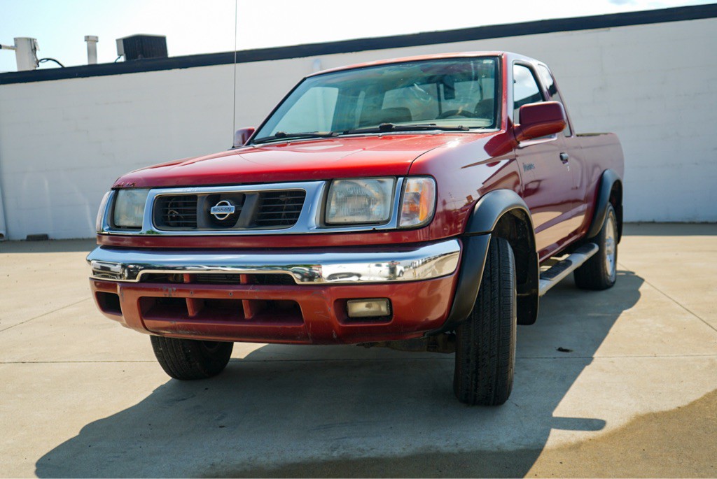 2000 Nissan Frontier Image 2