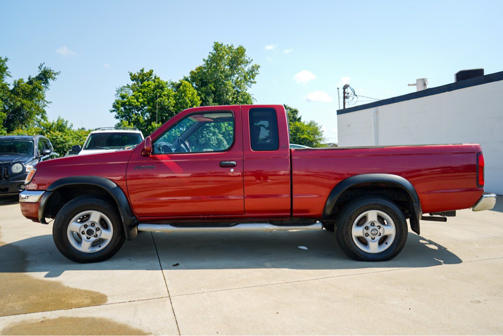 2000 Nissan Frontier Image 9