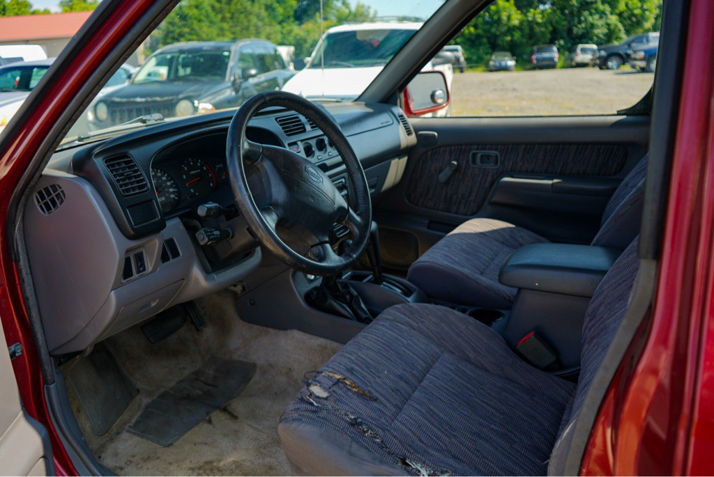 2000 Nissan Frontier Image 11