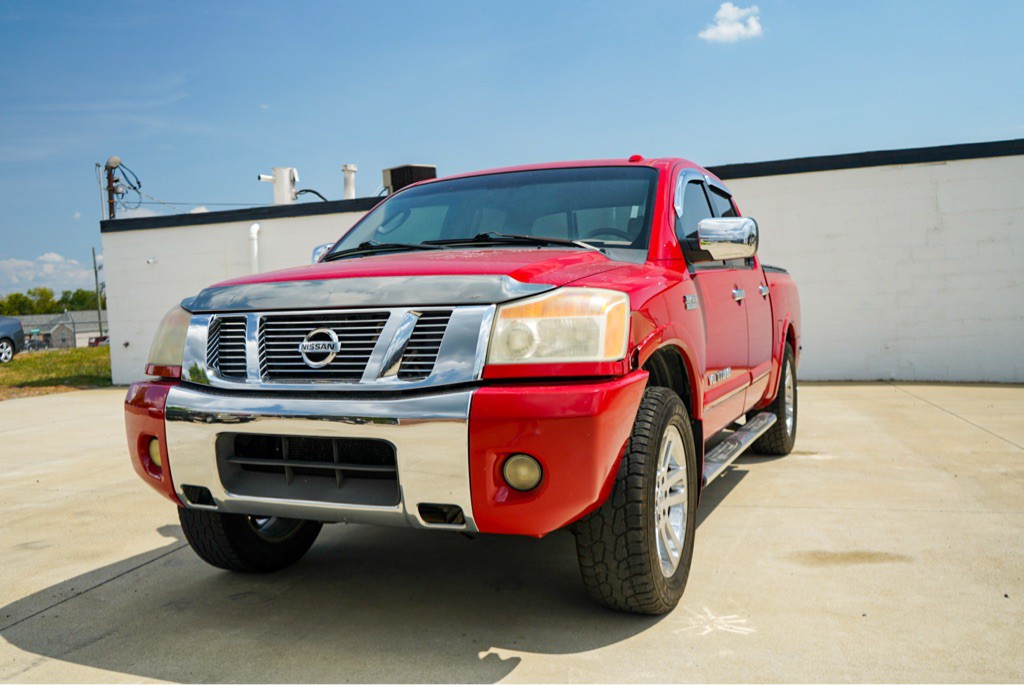 2011 Nissan Titan Image 2