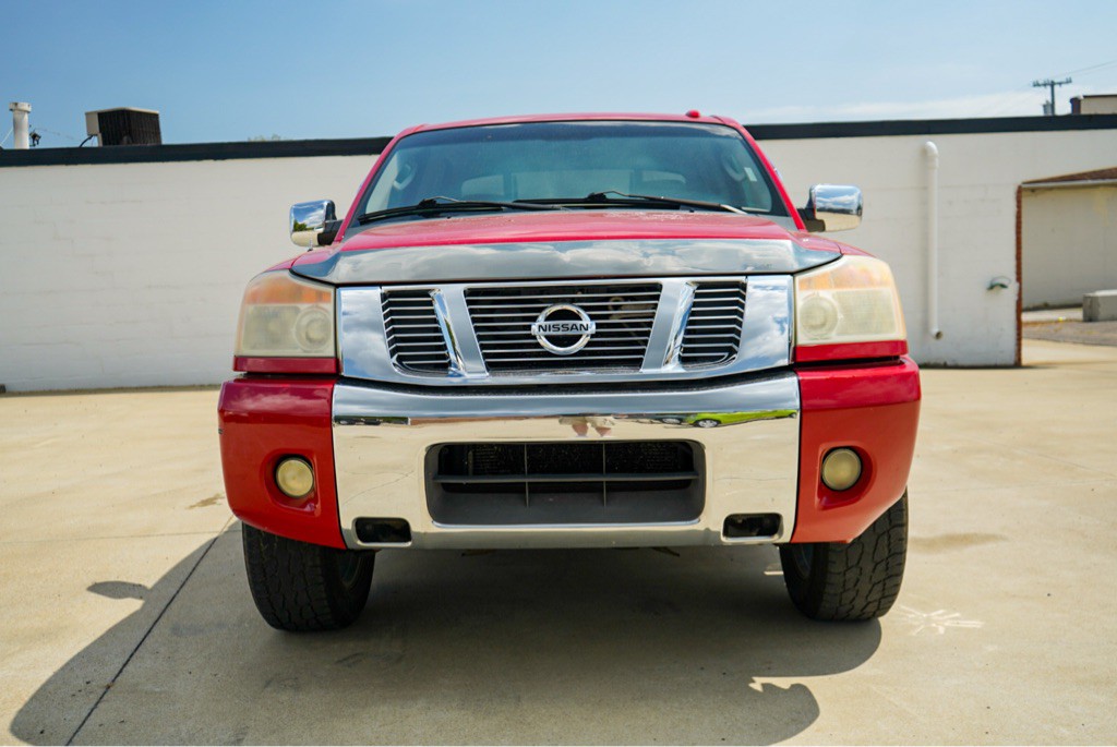 2011 Nissan Titan Image 3