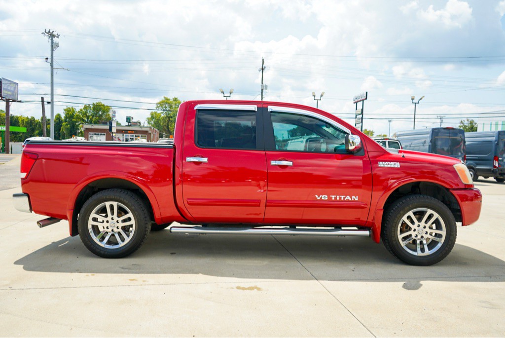 2011 Nissan Titan Image 5