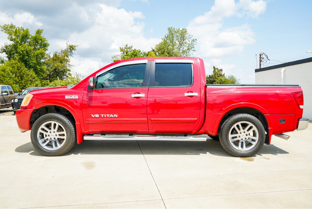 2011 Nissan Titan Image 9