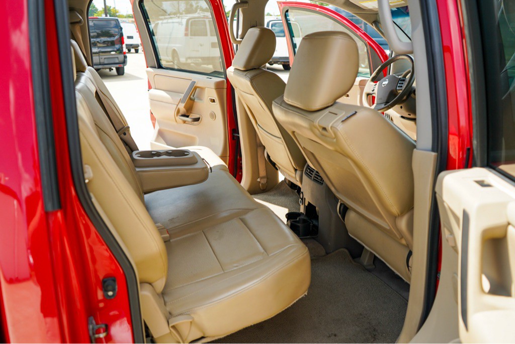 2011 Nissan Titan Image 11
