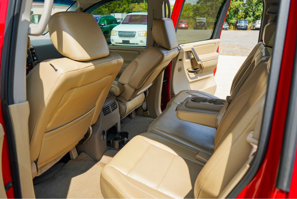 2011 Nissan Titan Image 12
