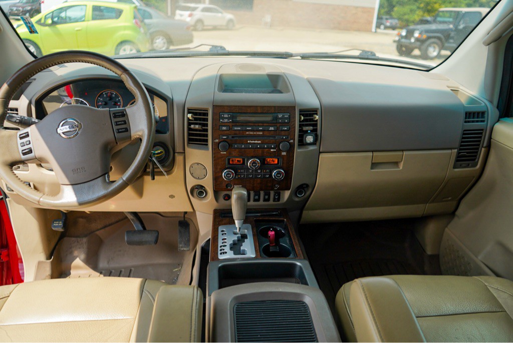 2011 Nissan Titan Image 14