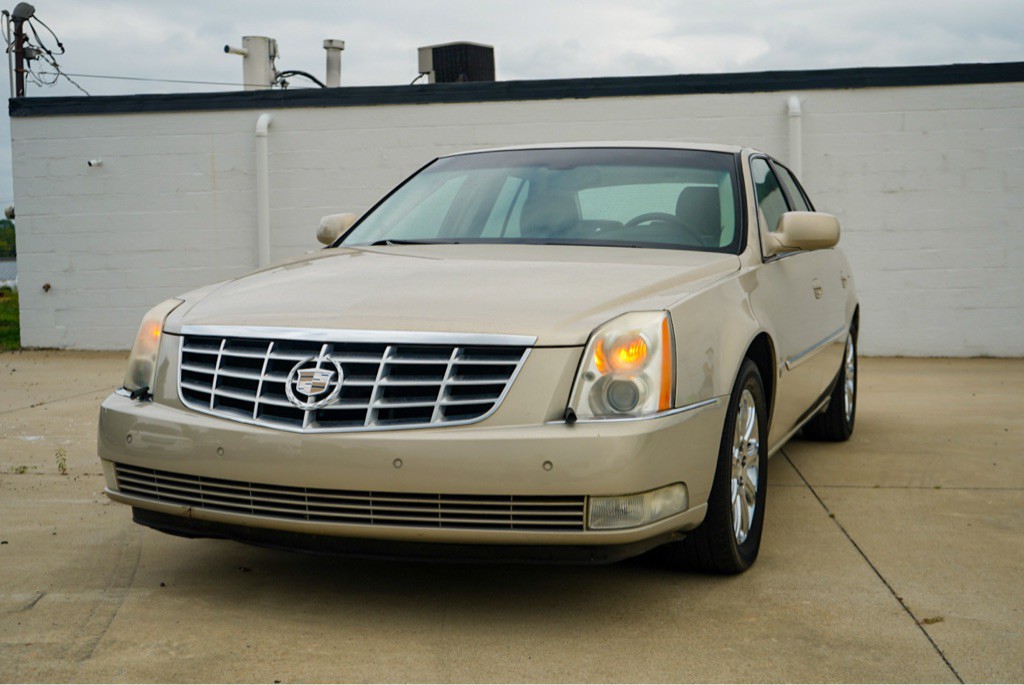 2008 Cadillac DTS Image 2